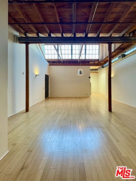 Dramatic wood beamed vaulted ceilings with clerestory windows bathe this ultra private loft in natural light. Rare top floor end unit in the highly sought after Molino Street Lofts building, situated in the center of the Arts District, with close proximity to the finest restaurants, coffee shops and boutiques that Downtown LA has to offer. Short distance to Bavel, Verve Coffee Roasters, Zinc Cafe, Urth Caffe, Bestia, Manuela, and many more!