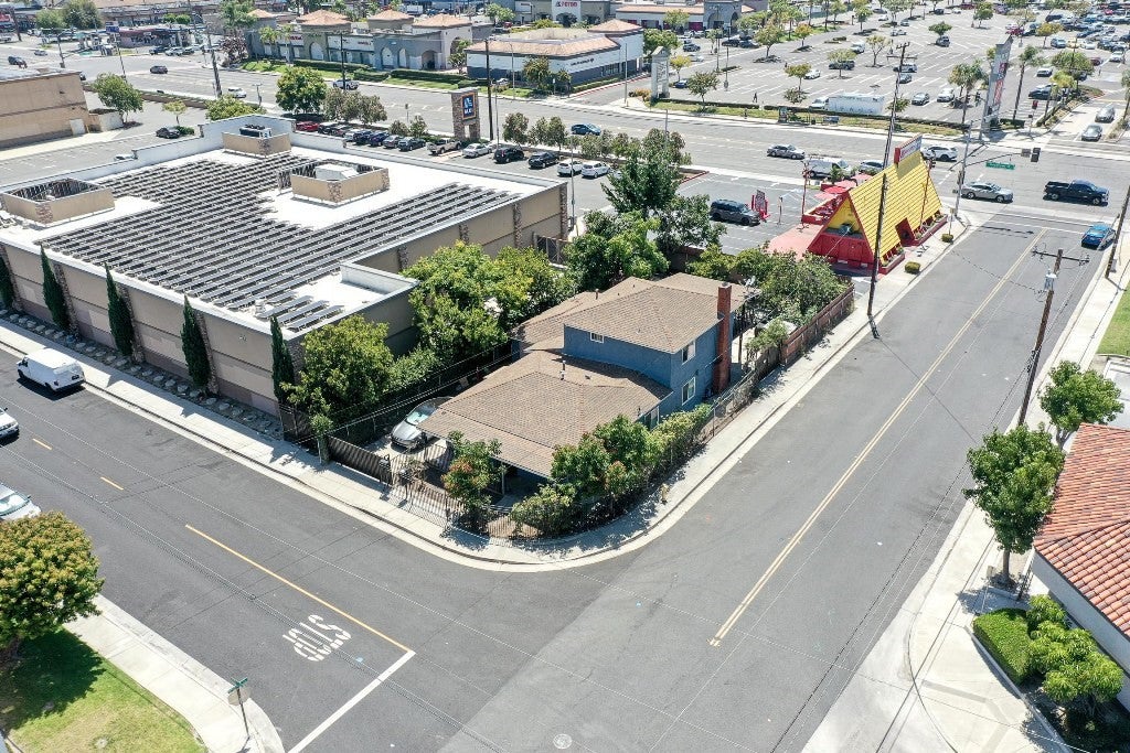 13861 Pine St.