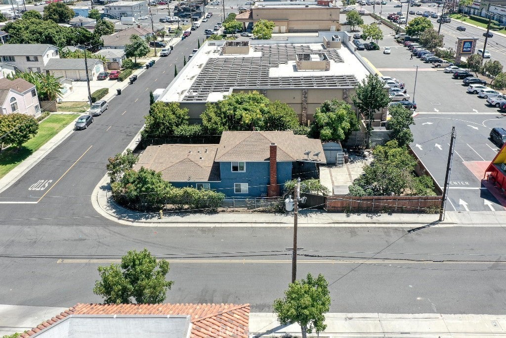 13861 Pine St.