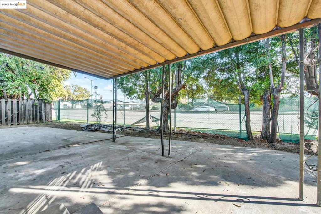 EAST OAKLAND - Residential