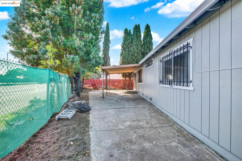 EAST OAKLAND - Residential