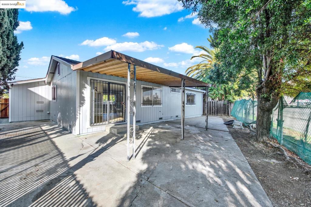 EAST OAKLAND - Residential