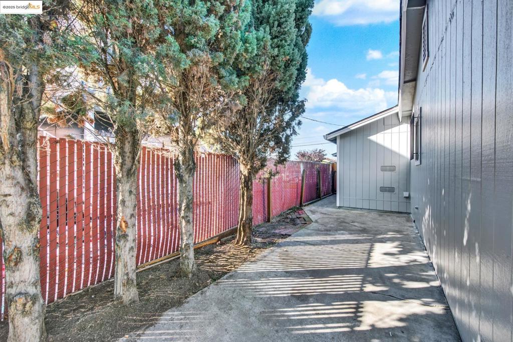 EAST OAKLAND - Residential