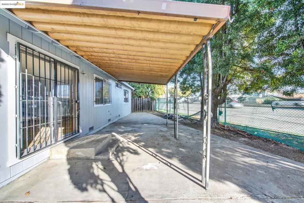 EAST OAKLAND - Residential