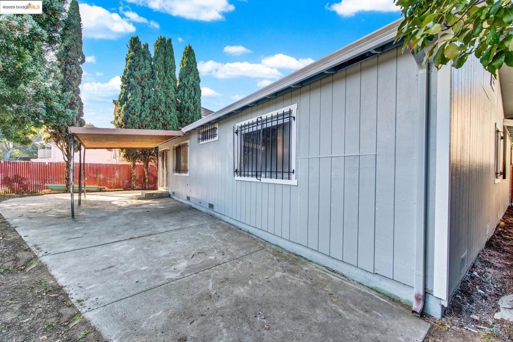 EAST OAKLAND - Residential