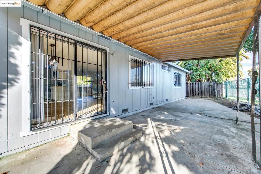 EAST OAKLAND - Residential