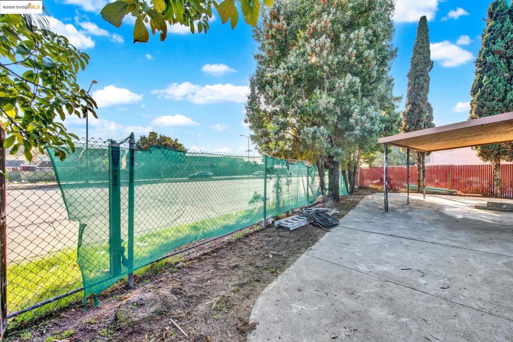 EAST OAKLAND - Residential