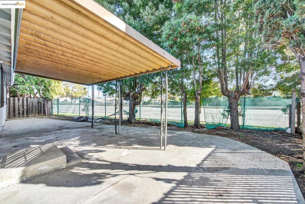 EAST OAKLAND - Residential