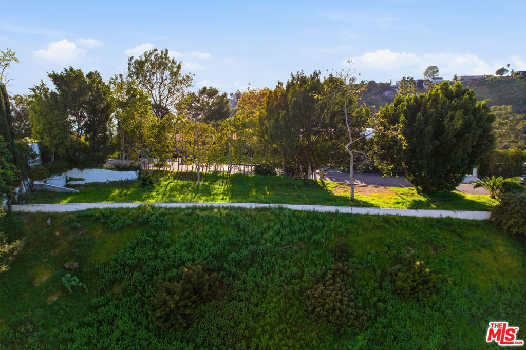 1016 Stradella Road
