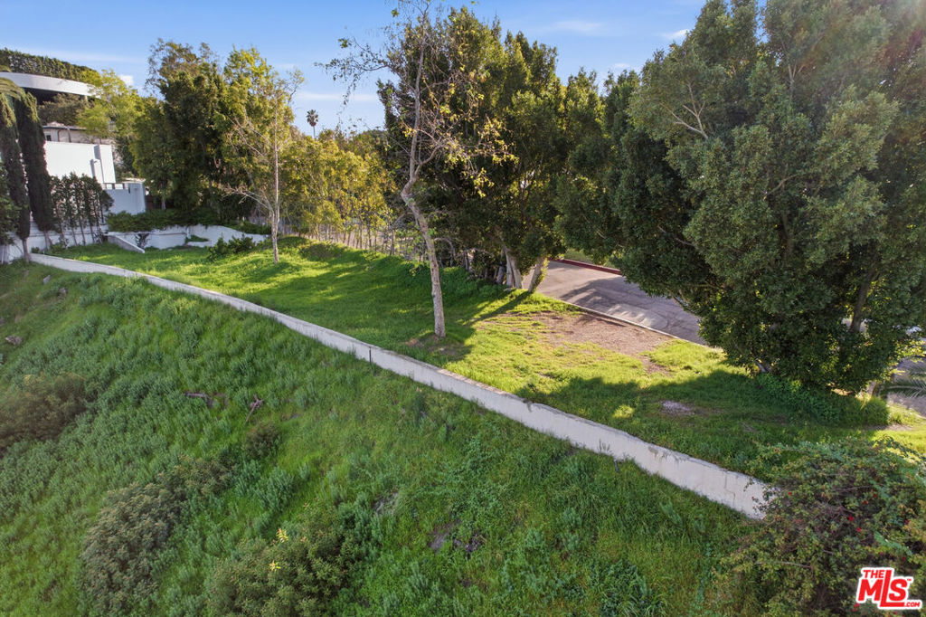 1016 Stradella Road