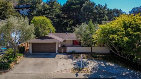 Photo of 800 Oddstad Boulevard, Pacifica, CA 94044 (MLS # ML82038315)