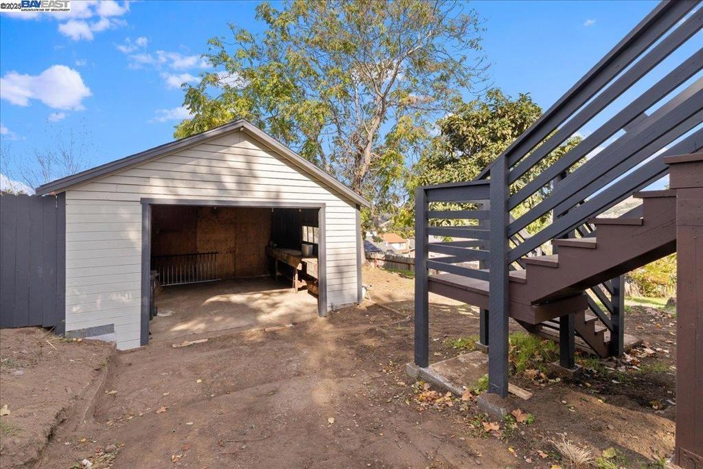 FAIRVIEW HILLS - Residential