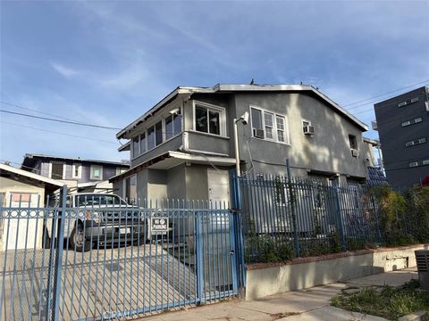 Photo of 4917 Melrose Ave, Los Angeles, CA 90029 (MLS # SR26086224)