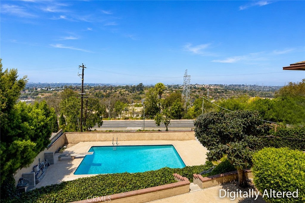 5129 Brea Crest