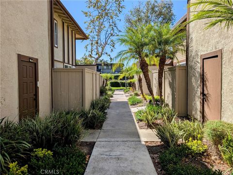 Photo of 26253 Via Roble #14, Mission Viejo, CA 92691 (MLS # TR25235062)