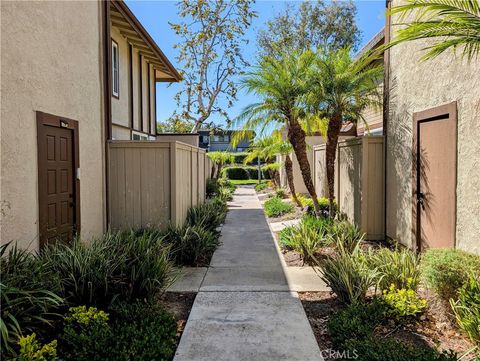 Photo of 26253 Via Roble #14, Mission Viejo, CA 92691 (MLS # TR25235062)
