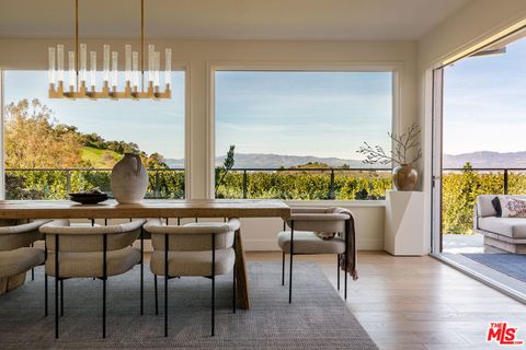 Photo of 12047 Summit Circle, Beverly Hills, CA 90210 (MLS # 26639701)