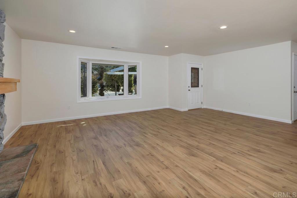 1074 Ellen Lane