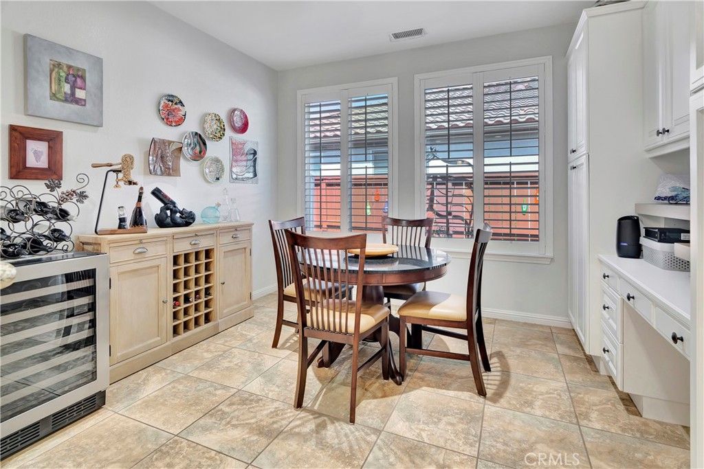 listing image 130729715914384208547