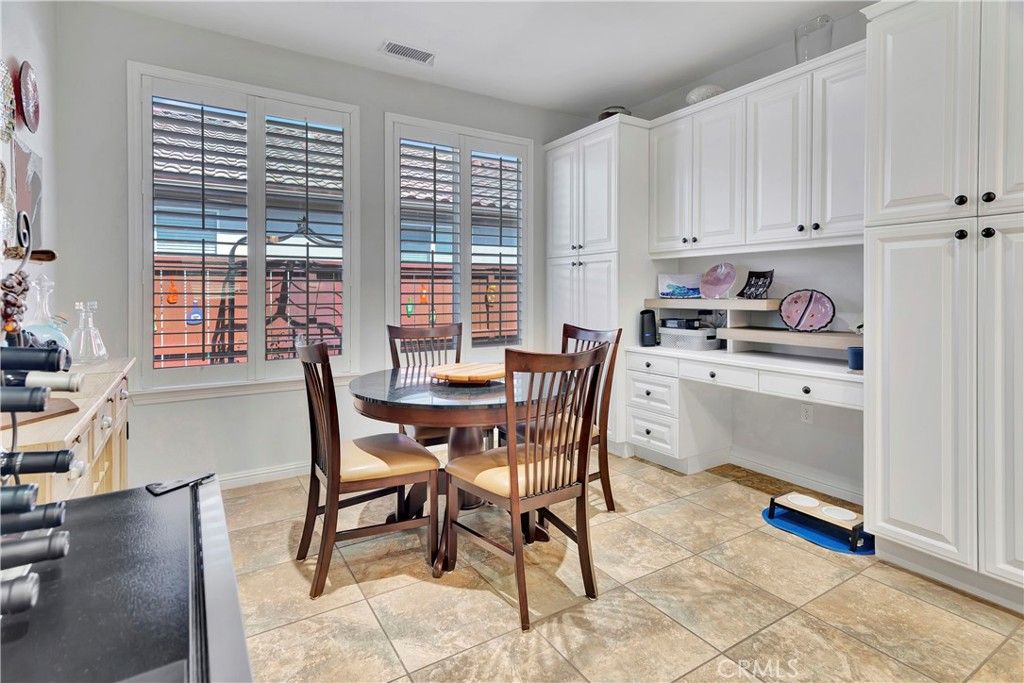 listing image 130728841157503722034