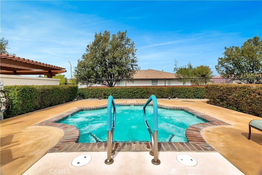 listing image 130729497452399309462