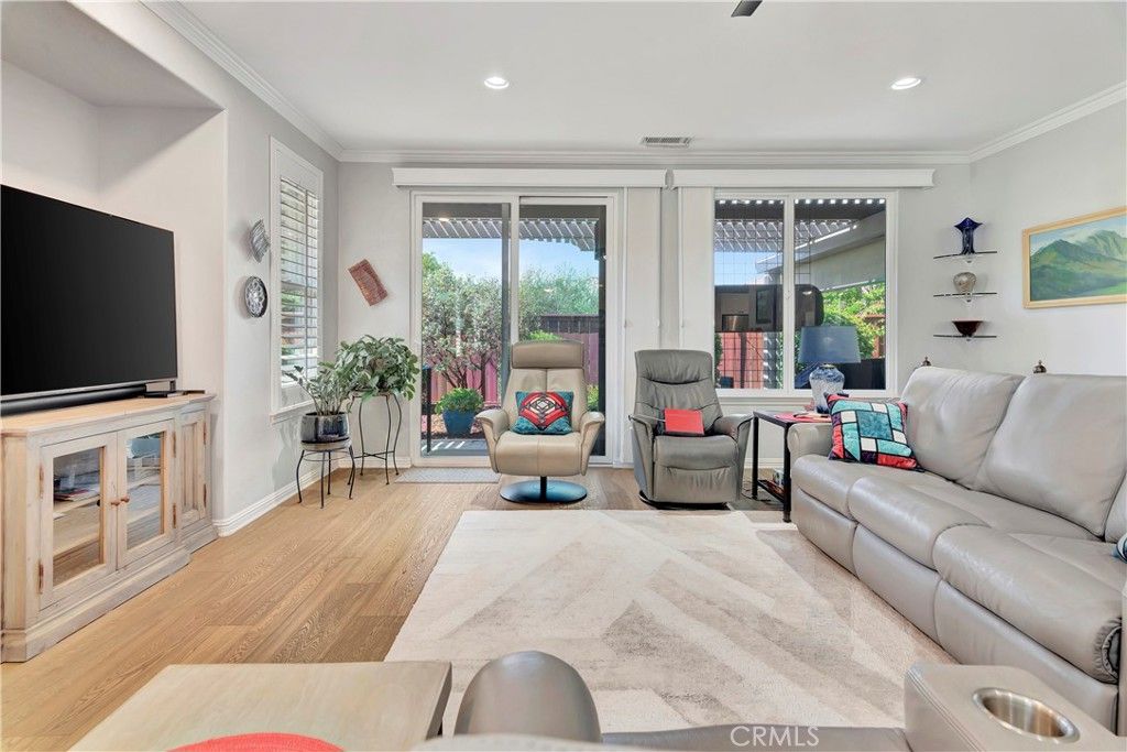 listing image 130721380455374932071