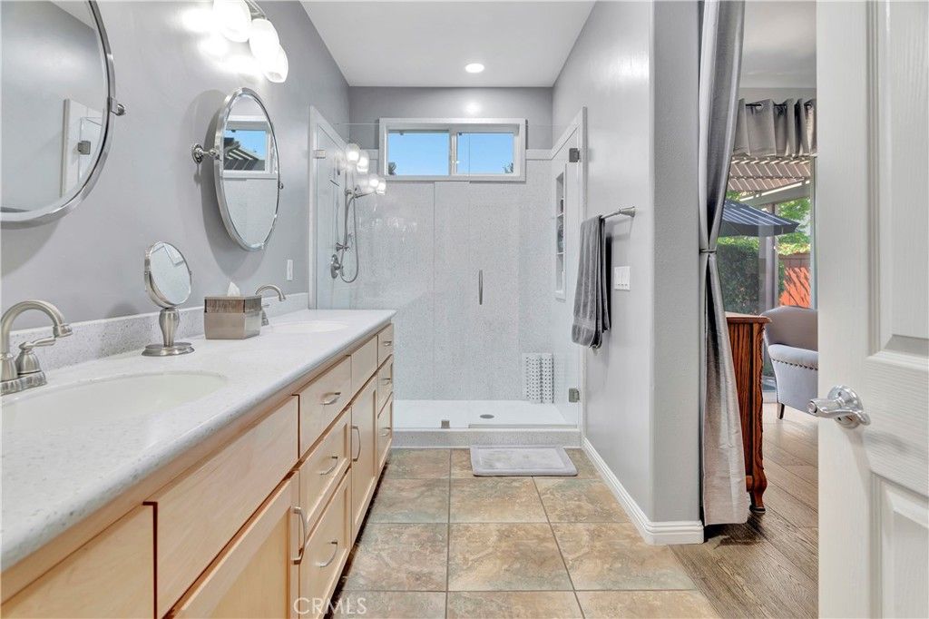 listing image 130723541622690490171
