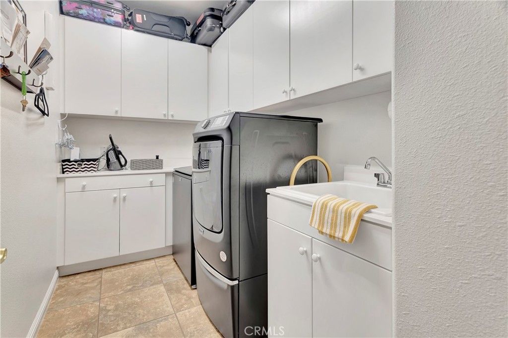listing image 130722562176557185195
