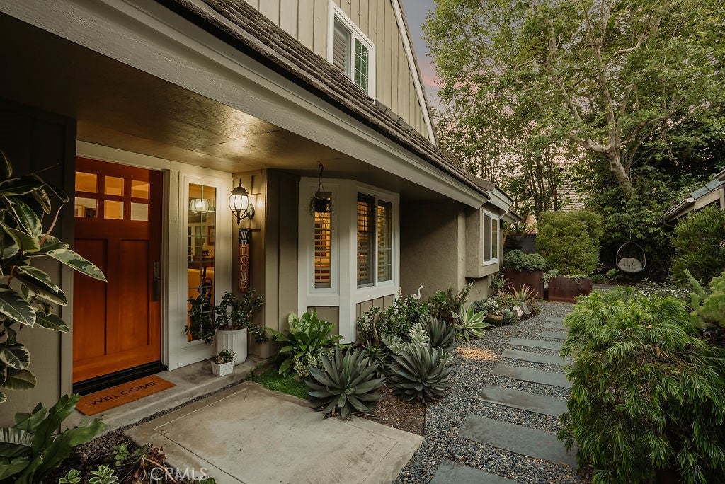 3433 Wimbledon Way, Costa Mesa CA 92626
