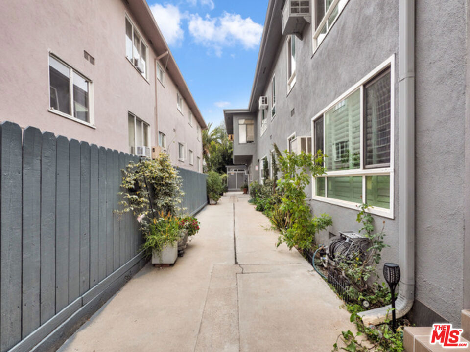 103 N Hayworth Avenue