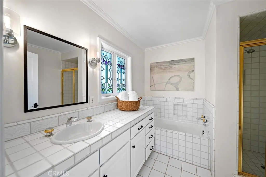 Laguna Beach, California 92651, United States, 4 Bedrooms Bedrooms, ,5 BathroomsBathrooms,Residential,Active,170765