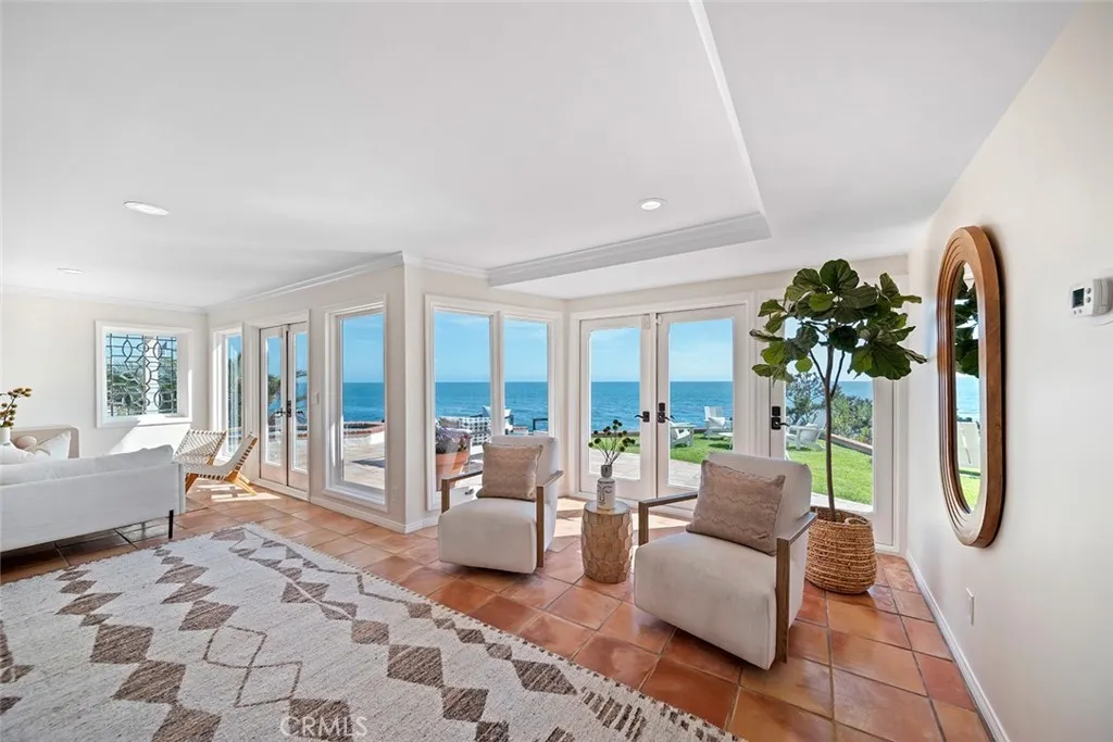 Laguna Beach, California 92651, United States, 4 Bedrooms Bedrooms, ,5 BathroomsBathrooms,Residential,Active,170765
