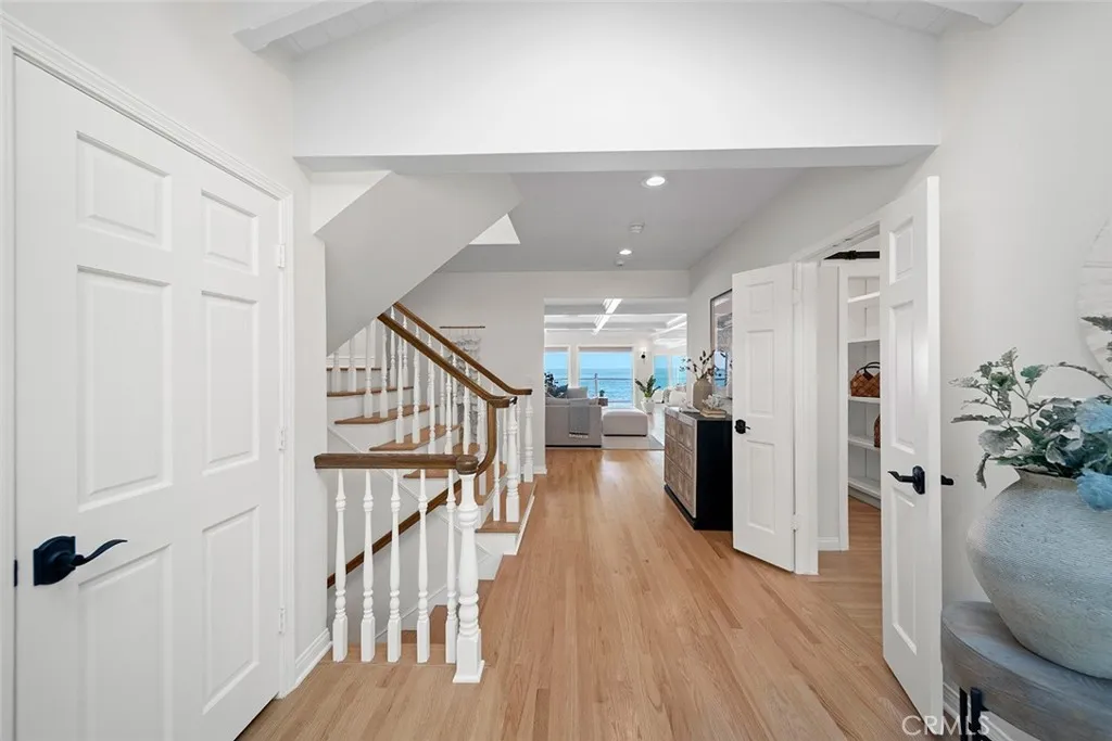 Laguna Beach, California 92651, United States, 4 Bedrooms Bedrooms, ,5 BathroomsBathrooms,Residential,Active,170765