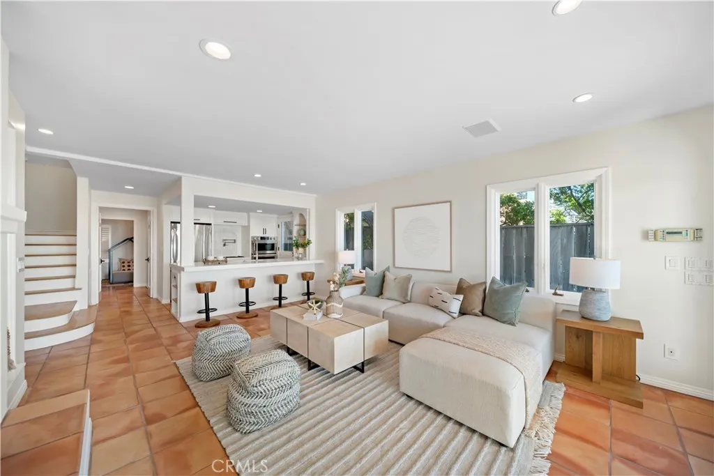 Laguna Beach, California 92651, United States, 4 Bedrooms Bedrooms, ,5 BathroomsBathrooms,Residential,Active,170765