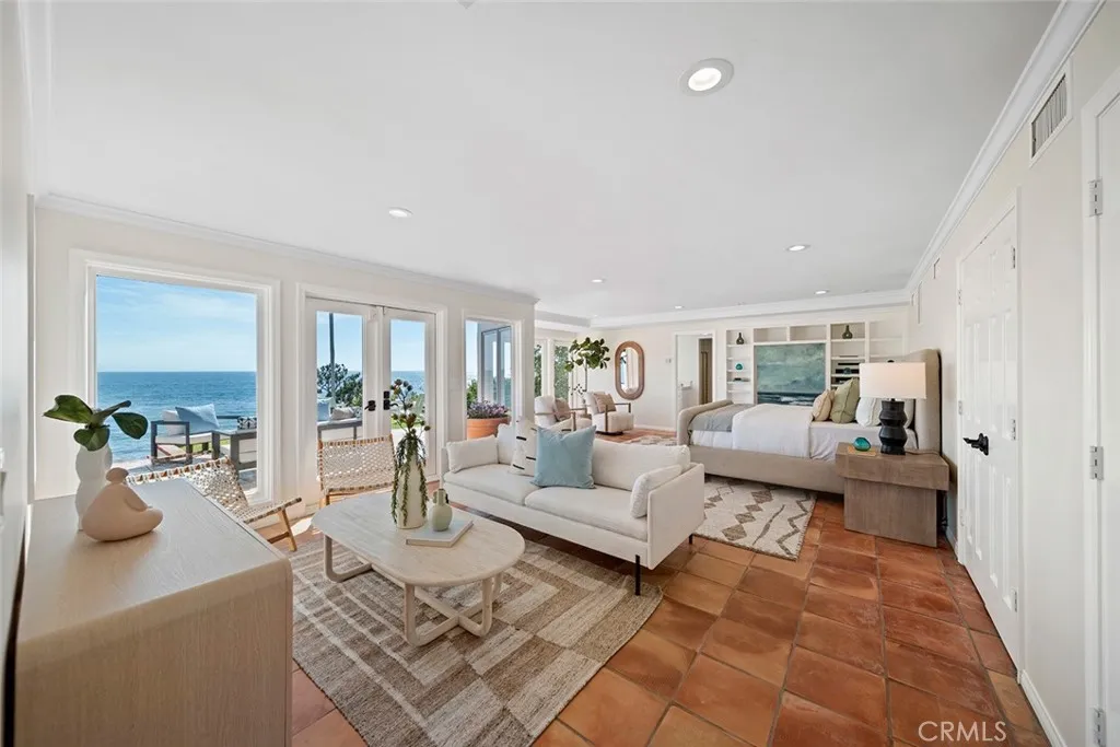 Laguna Beach, California 92651, United States, 4 Bedrooms Bedrooms, ,5 BathroomsBathrooms,Residential,Active,170765