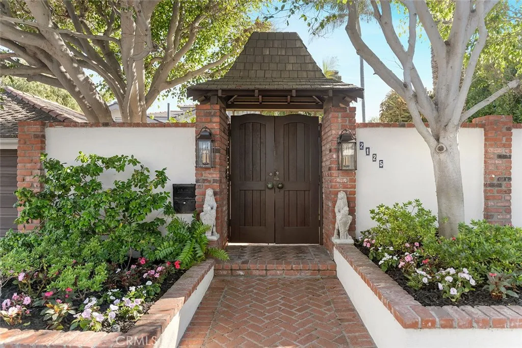 Laguna Beach, California 92651, United States, 4 Bedrooms Bedrooms, ,5 BathroomsBathrooms,Residential,Active,170765