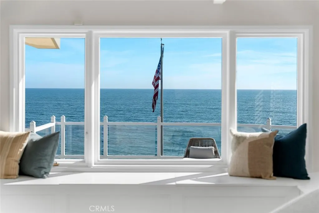 Laguna Beach, California 92651, United States, 4 Bedrooms Bedrooms, ,5 BathroomsBathrooms,Residential,Active,170765