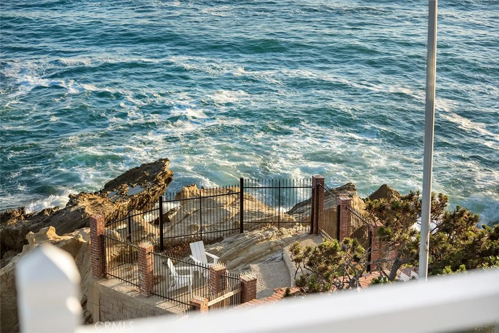 Laguna Beach, California 92651, United States, 4 Bedrooms Bedrooms, ,5 BathroomsBathrooms,Residential,Active,170765