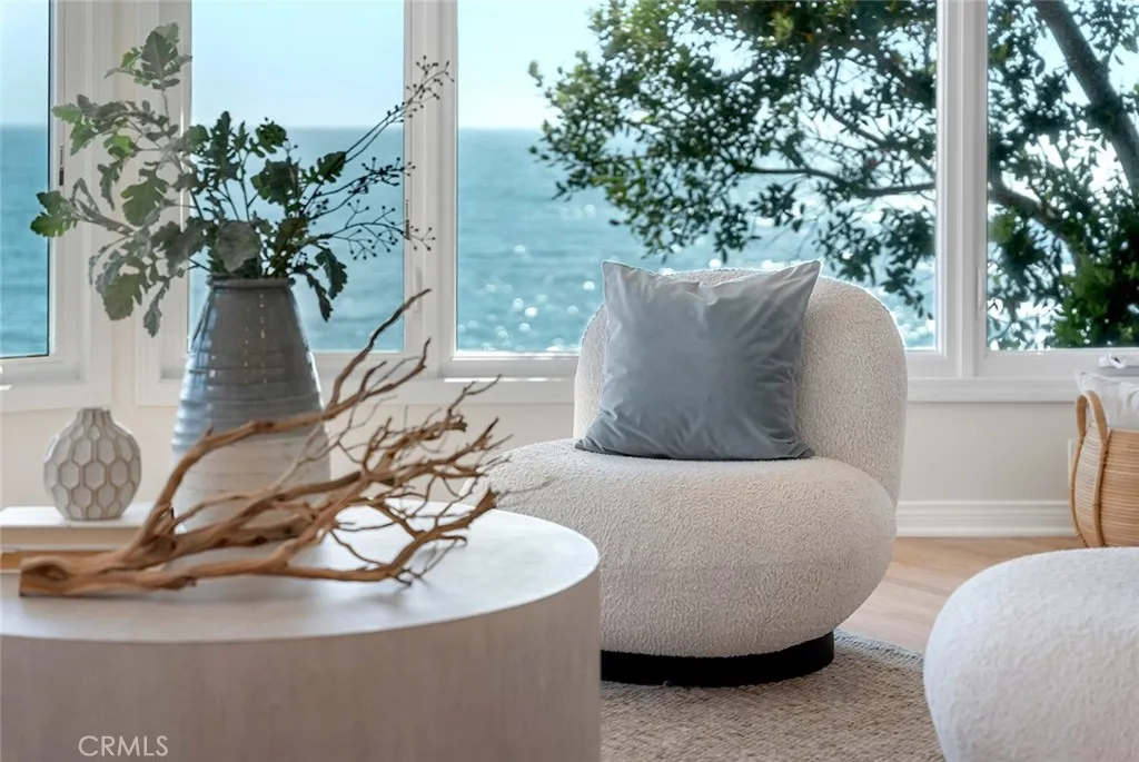 Laguna Beach, California 92651, United States, 4 Bedrooms Bedrooms, ,5 BathroomsBathrooms,Residential,Active,170765