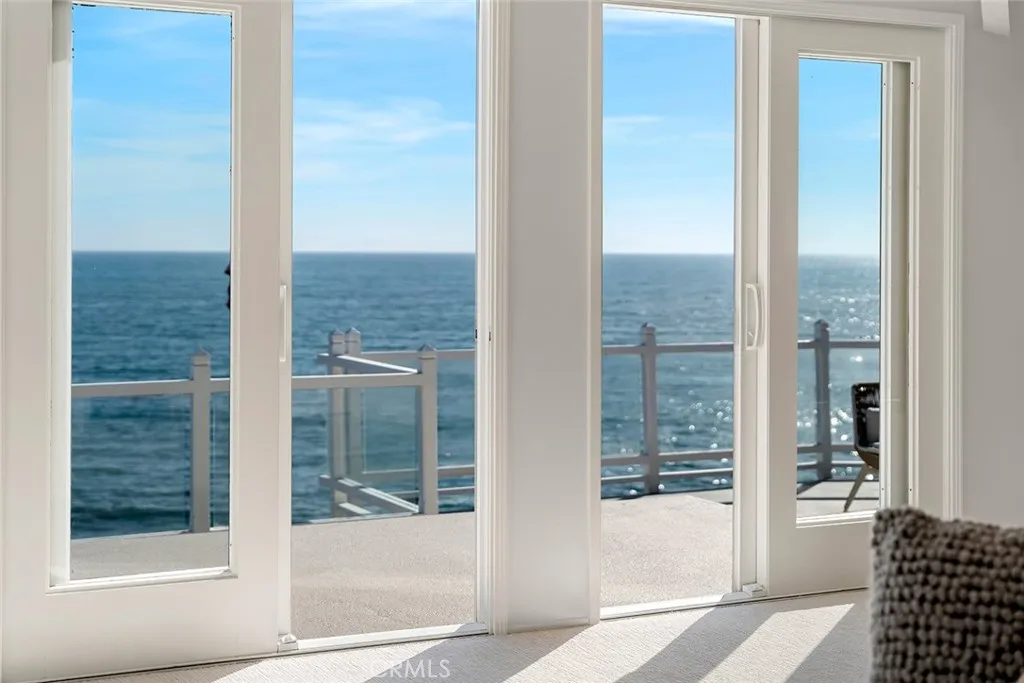 Laguna Beach, California 92651, United States, 4 Bedrooms Bedrooms, ,5 BathroomsBathrooms,Residential,Active,170765