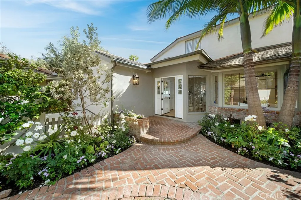 Laguna Beach, California 92651, United States, 4 Bedrooms Bedrooms, ,5 BathroomsBathrooms,Residential,Active,170765