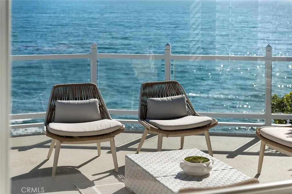 Laguna Beach, California 92651, United States, 4 Bedrooms Bedrooms, ,5 BathroomsBathrooms,Residential,Active,170765