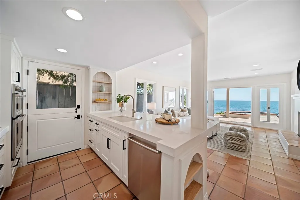 Laguna Beach, California 92651, United States, 4 Bedrooms Bedrooms, ,5 BathroomsBathrooms,Residential,Active,170765