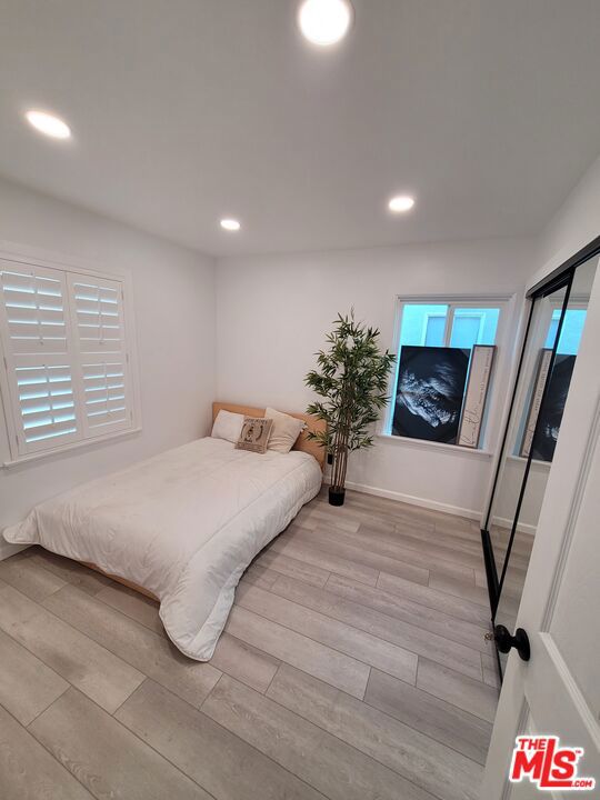 1317 W School Street