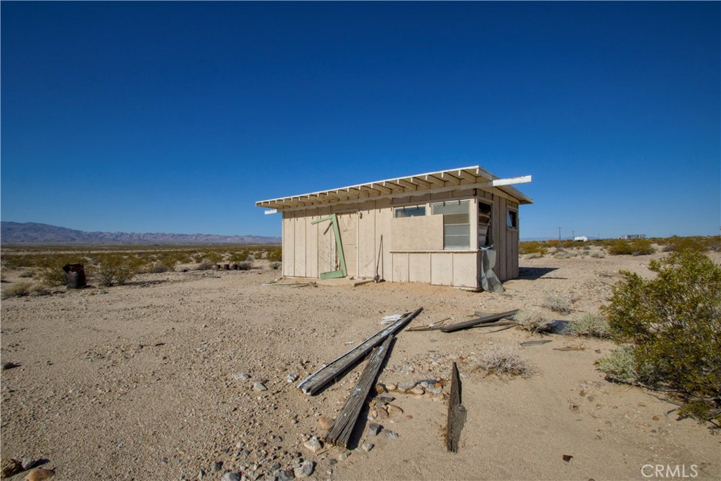 Bring your vision to this 2.5-acre corner lot on Cahuilla Avenue in 29 Palms, featuring a rustic recreational cabin with tons of potential. This is a prime opportunity for investors, flippers, or anyone looking for a fixer-upper project in a fast-growing area.
Just minutes from the Marine Corps Air Ground Combat Center, the property is ideally located for rental or resale potential. You'll also enjoy easy access to local conveniences, schools, and the entrance to Joshua Tree National Park making it a desirable spot for both short-term visitors and long-term residents.
Surrounded by natural desert beauty and iconic wide-open skies, this property offers plenty of space to expand, build, or simply enjoy the peaceful setting.
A unique chance to create something special don’t miss it! Buyer to verify zoning, utilities, and condition.
