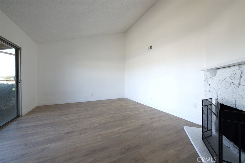 16465 Green Tree