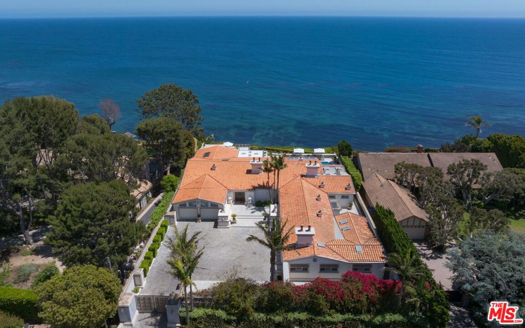 Photo of 29000 Cliffside Drive, Malibu, CA 90265 (MLS # 25569649)