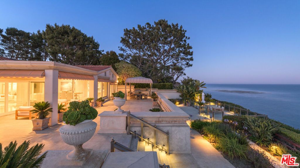 Photo of 29000 Cliffside Drive, Malibu, CA 90265 (MLS # 25569649)