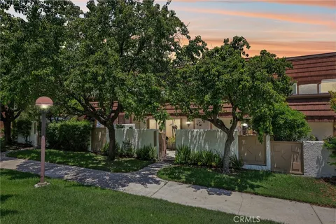 10161 Larwin Avenue Unit 3, Chatsworth, CA 91311 - MLS#: SR25129459