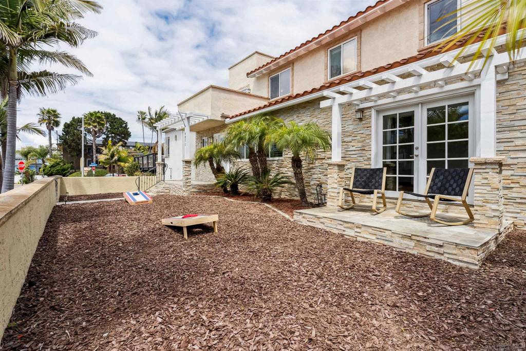 4071 4073 Riviera Dr